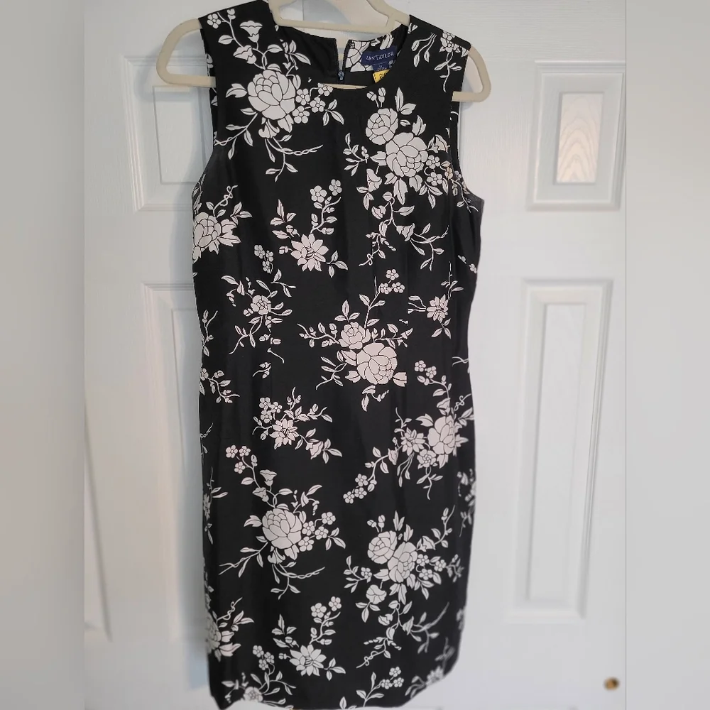 Dress - Picture 1 of 2